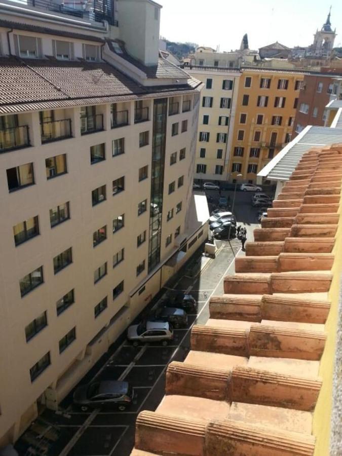 Priscilla & Parking At St Peter Basilica +free Calls To Usa, Canada, China * Roma