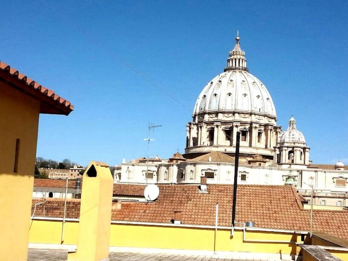 Priscilla & Parking At St Peter Basilica +free Calls To Usa, Canada, China * Roma